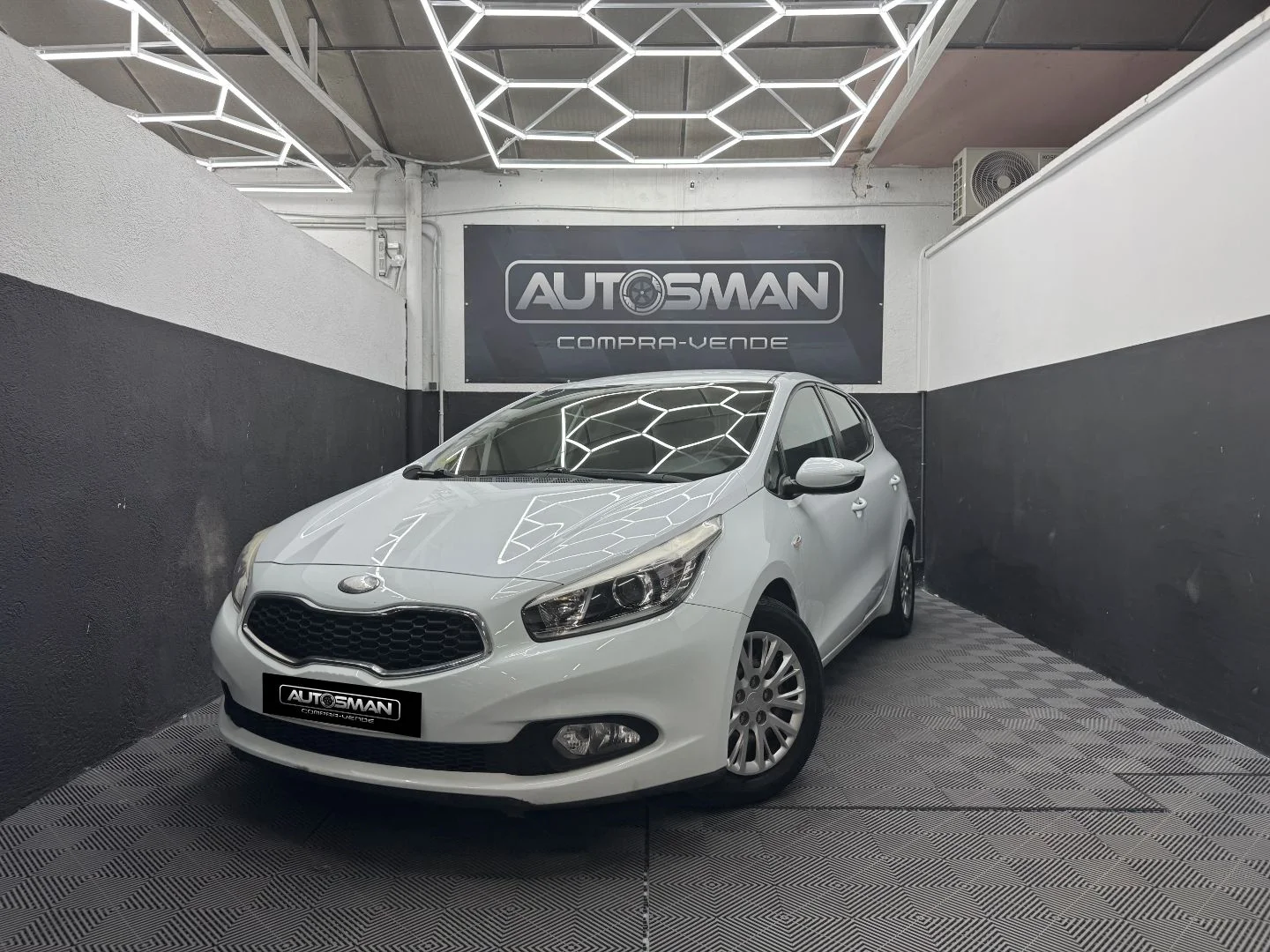 KIA Ceed 1.4 CRDi WGT Concept 2013 Diésel Blanco - Vista lateral